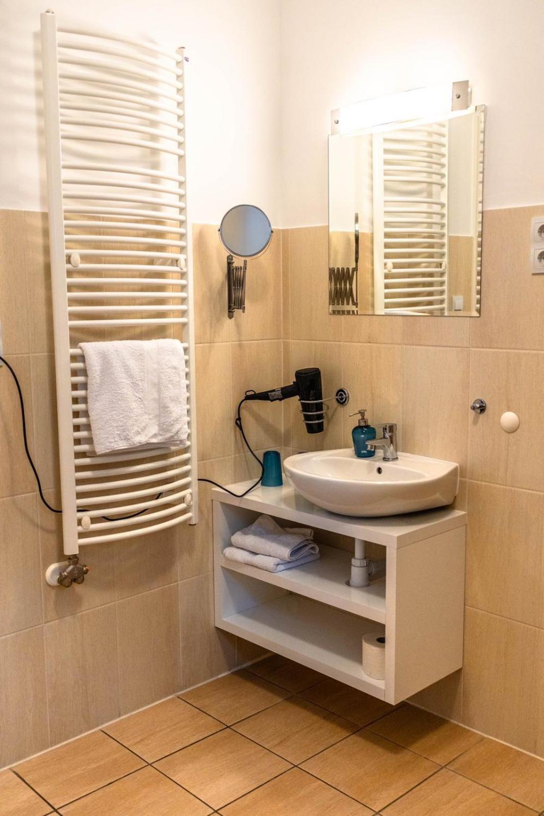 Orchidea Apartman Mosonmagyarovar Bagian luar foto